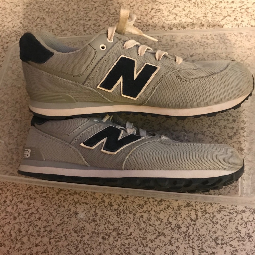 New Balance 574 Sneakers Men's Size 7 Used